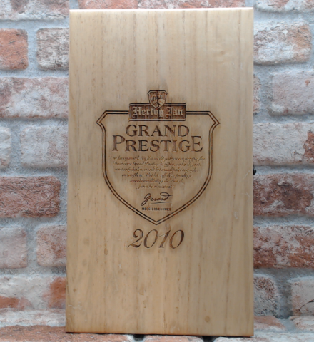 Hertog Jan Grand Prestige 2010 en 2017 incl houten kist 2010 - 75 CL