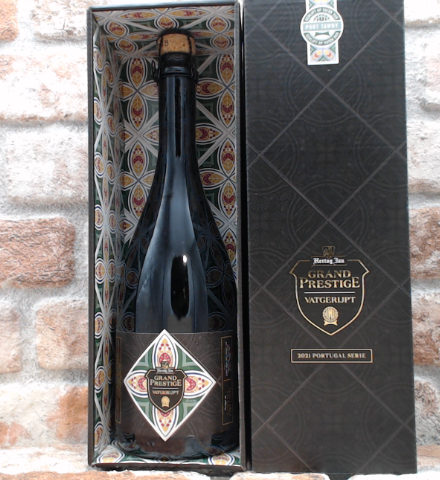 Hertog Jan Grand Prestige 2010 en 2017 incl houten kist 2010 - 75 CL